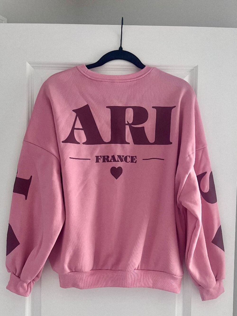 💕 Pink “ARI France” Graphic Sweatshirt 💕